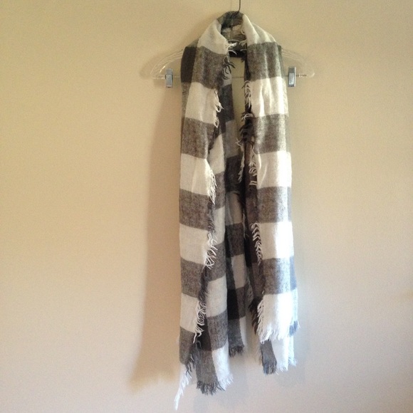 Fuzzy Gray and White Plaid Rectangle Blanket Scarf - Picture 2 of 9